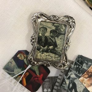 Vintage Jewelry - Pin Frame Brooch With interchangeable Pictures Vintage Jewelry - Pin Frame Brooch With interchangeable Pictures